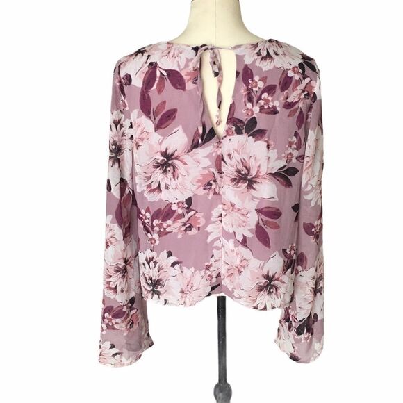 Charlotte Russe Lavender Floral Top Size M - Picture 2 of 4